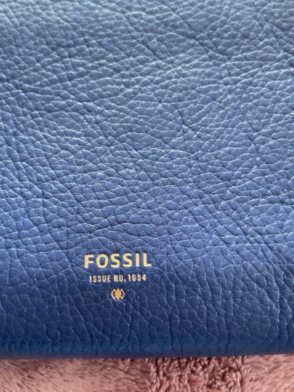 Fossil Issue No. 1954 Pebbled Leather Wristlet Royal Blue Gold Tassel Zip Pouch - Picture 2 of 4
